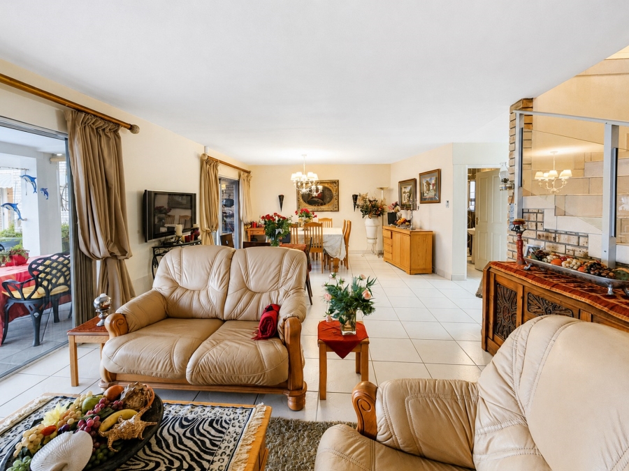 5 Bedroom Property for Sale in Wavecrest Eastern Cape
